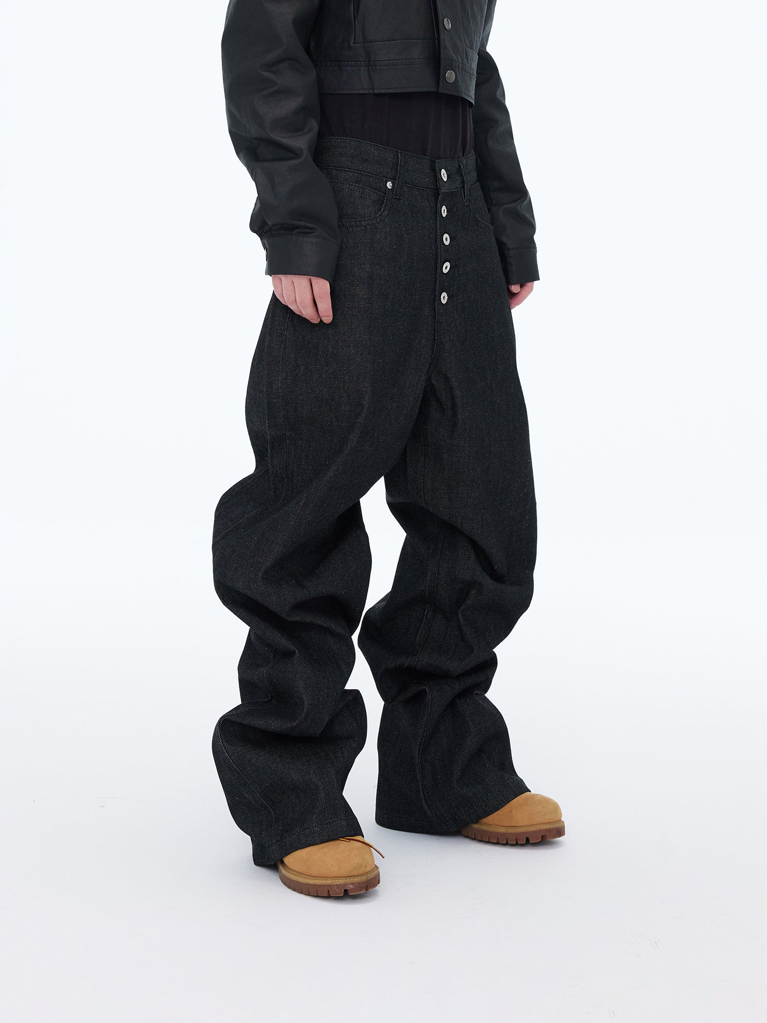 Jeans larghi con patta e bottoni