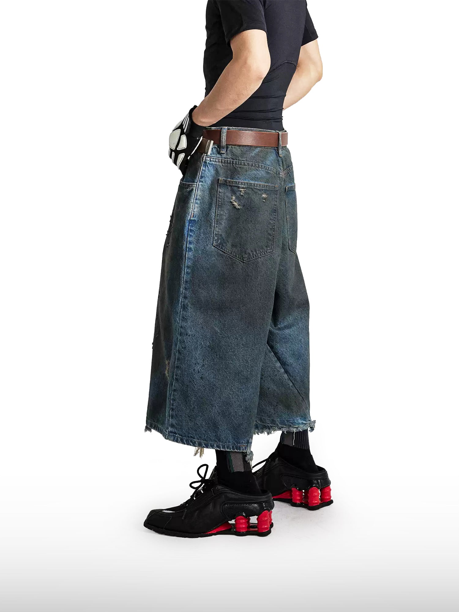 Shorts in denim distressed a gamba larga