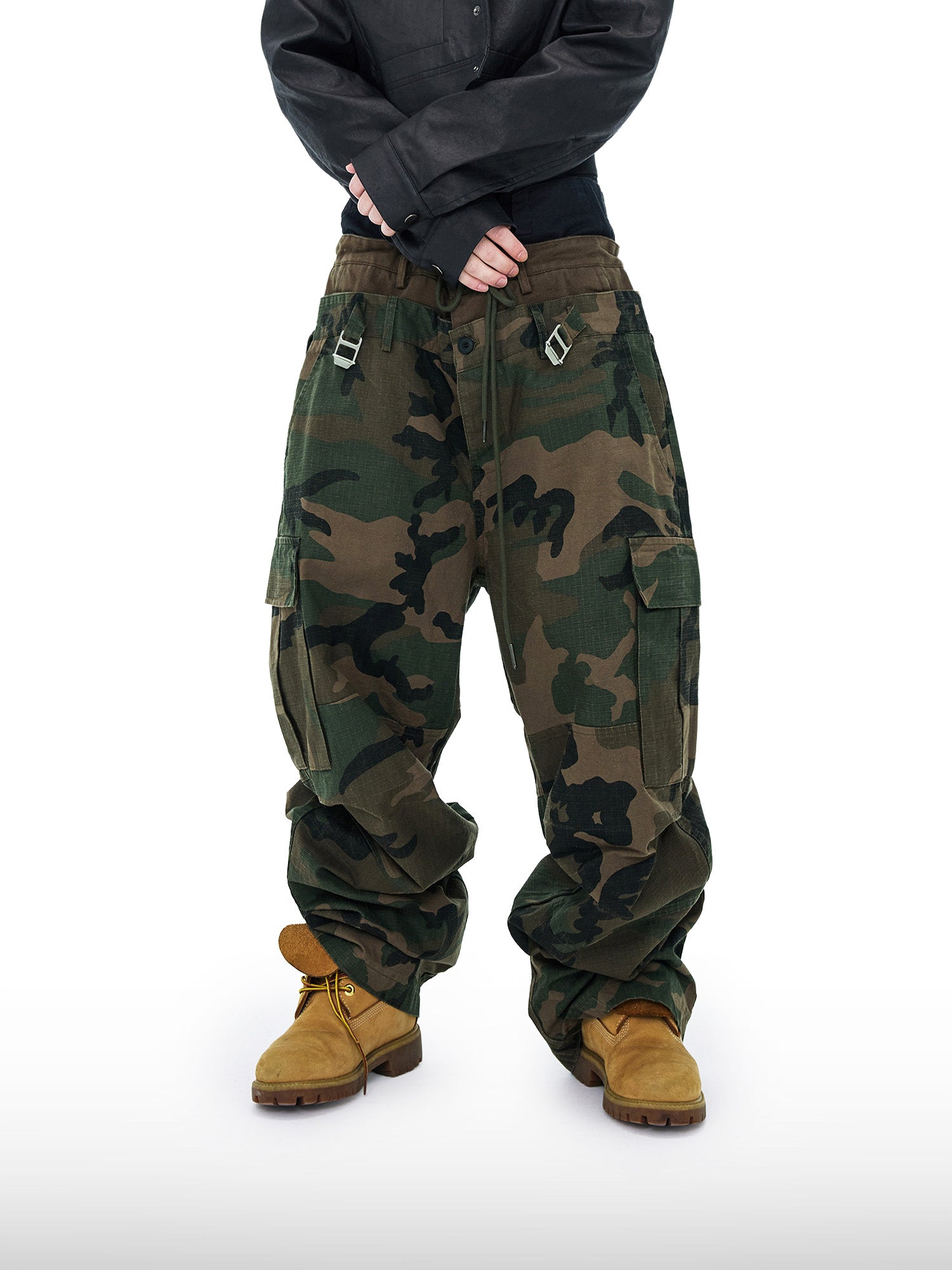 Pantaloni mimetici a vita tripla