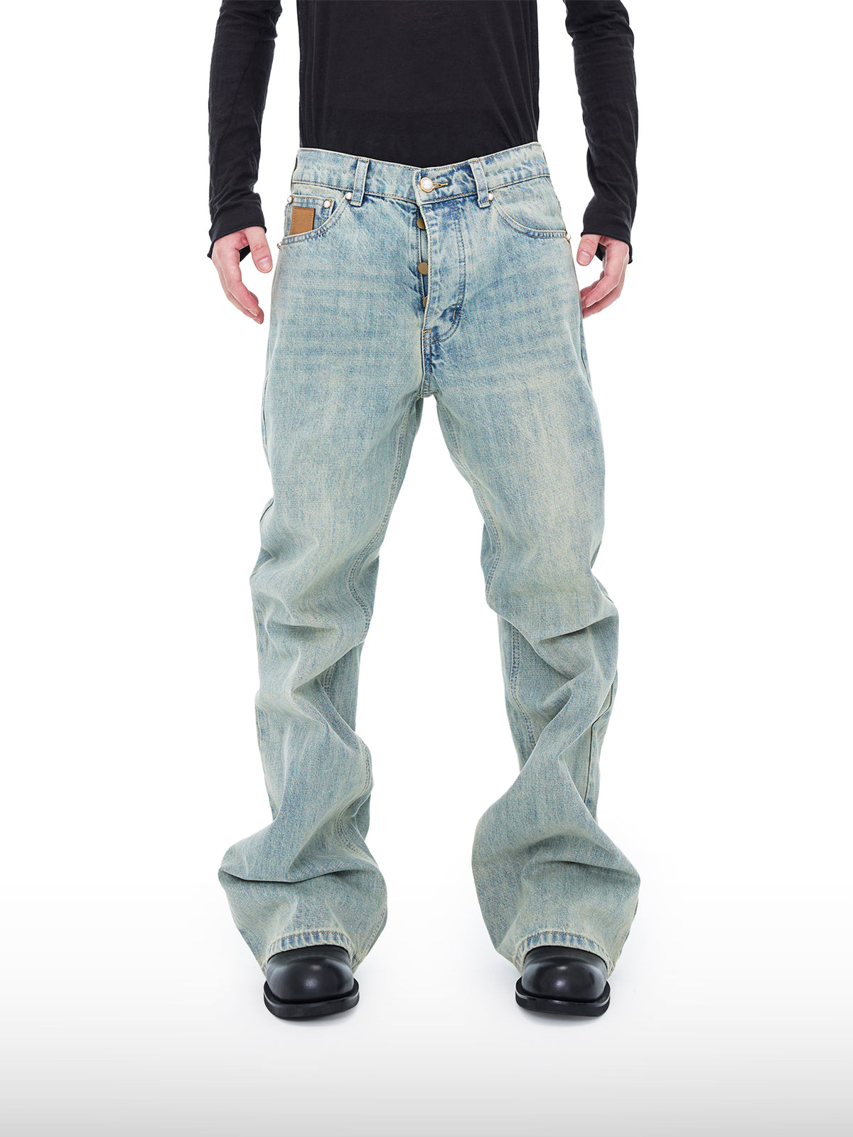 Jeans larghi impilati