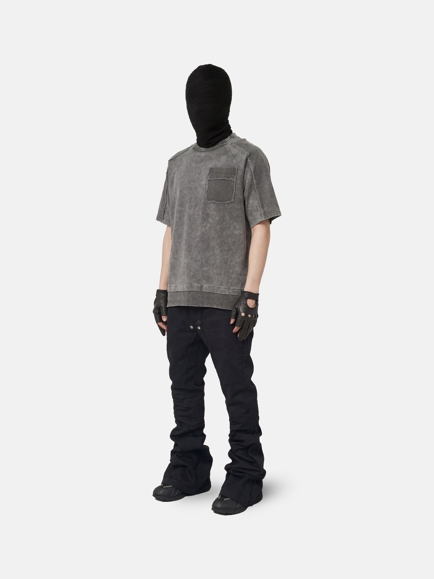 T-Shirt con Frammento di Graffito