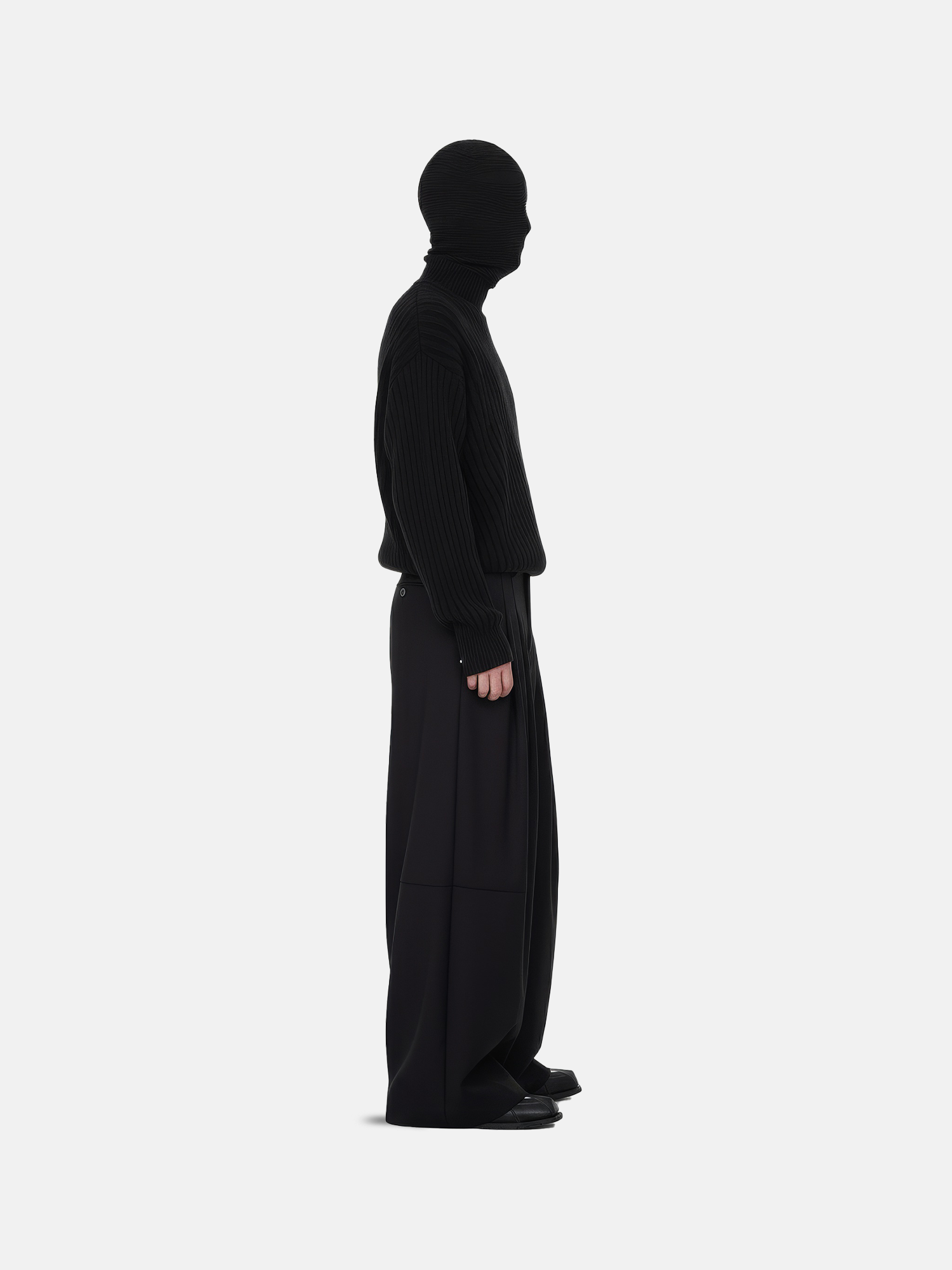 Maglione nero lavorato a maglia