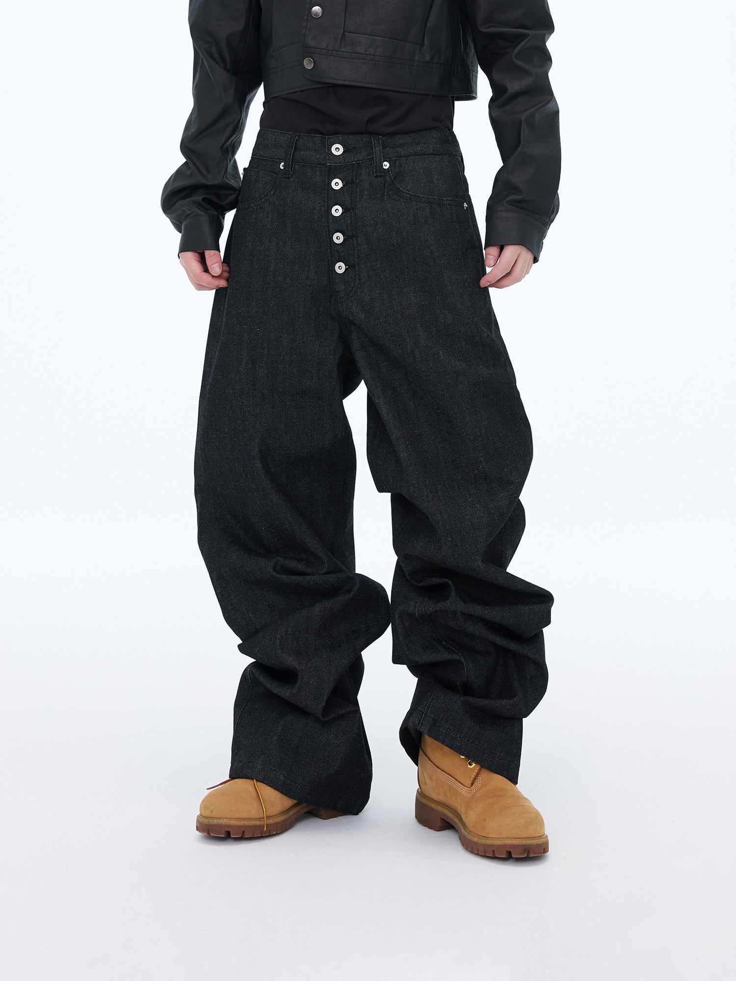 Jeans larghi con patta e bottoni