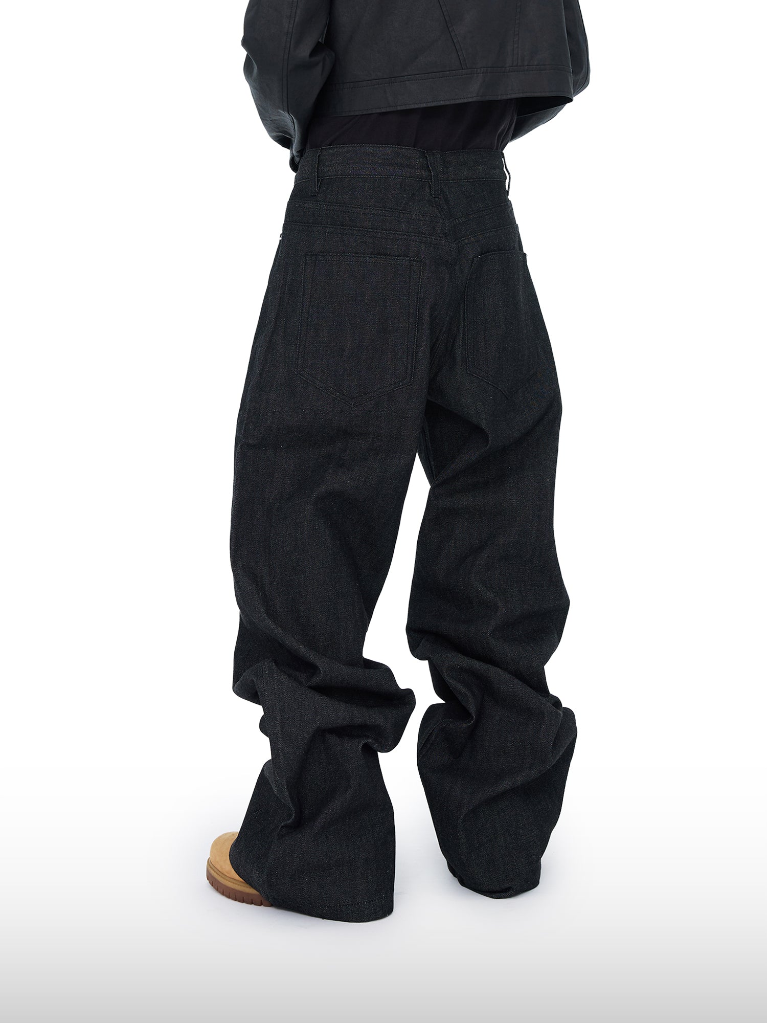 Jeans larghi con patta e bottoni