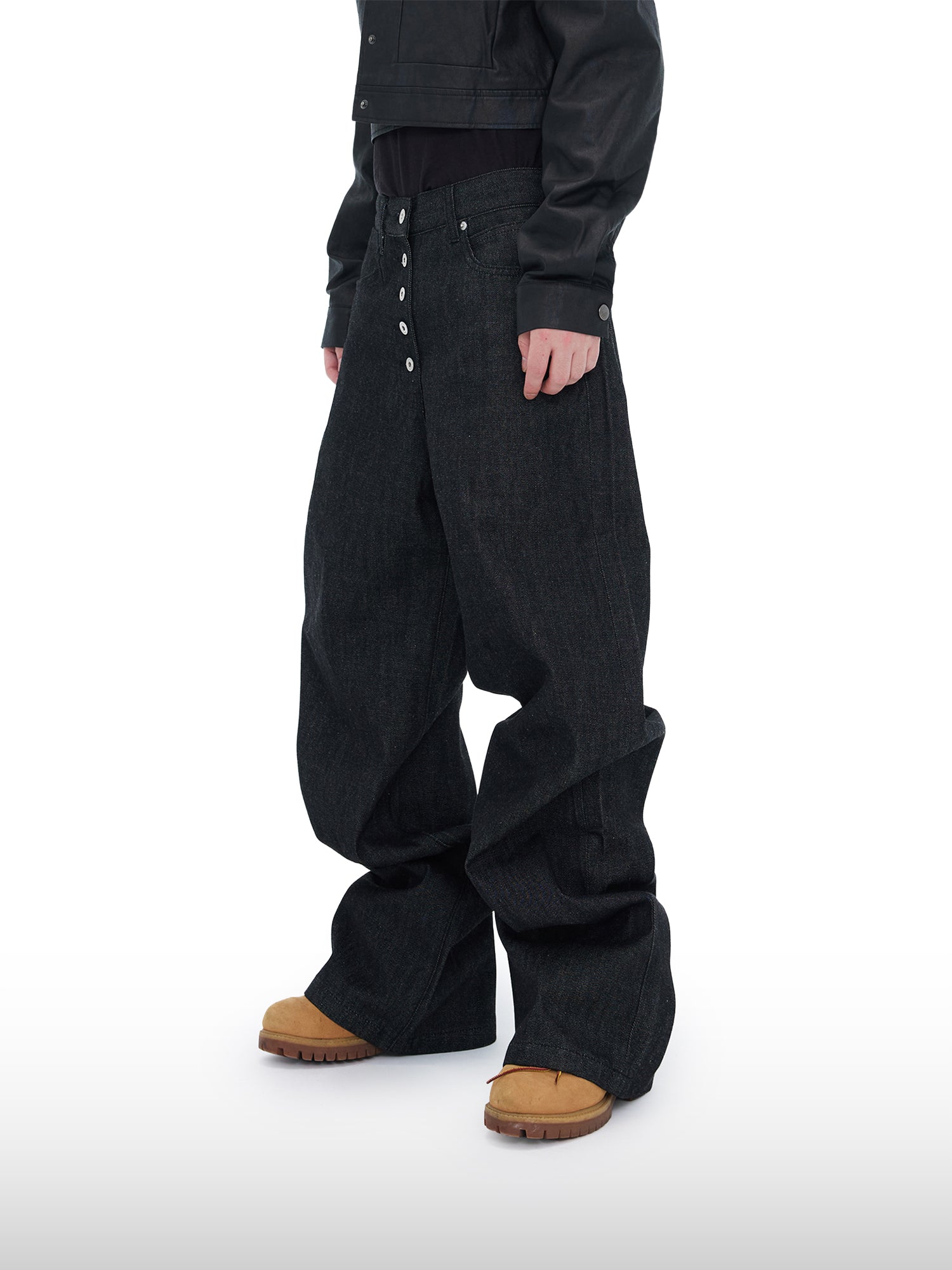 Jeans larghi con patta e bottoni