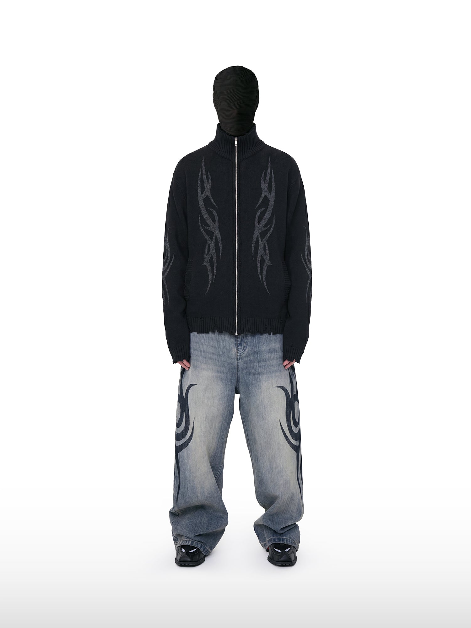Maglione con zip tribale e rovinato