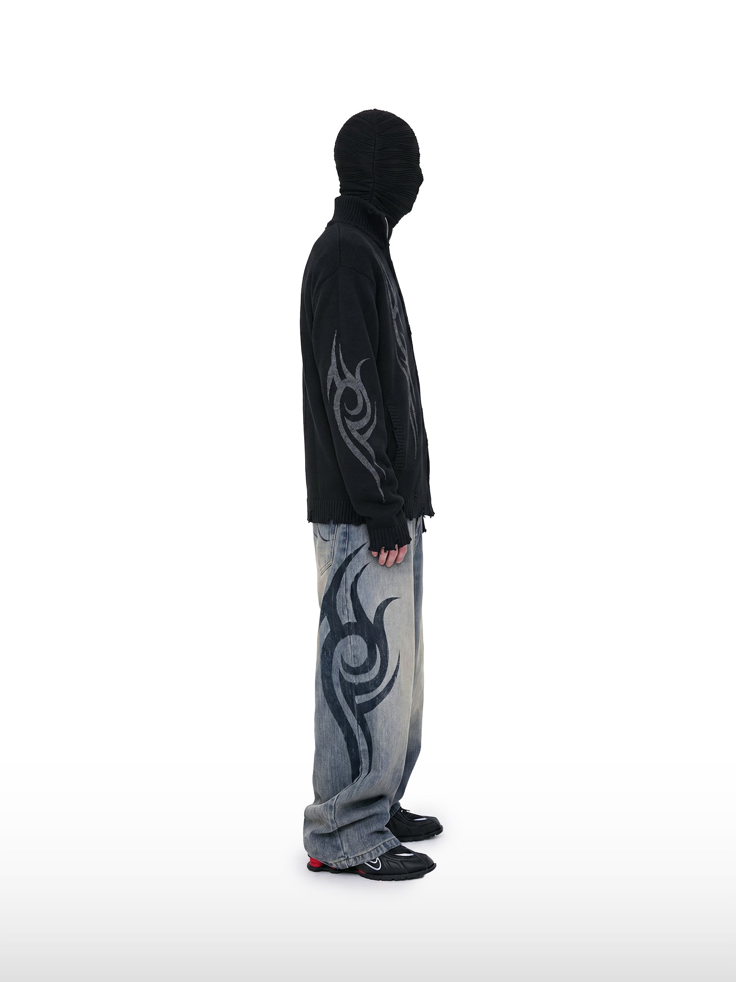 Maglione con zip tribale e rovinato