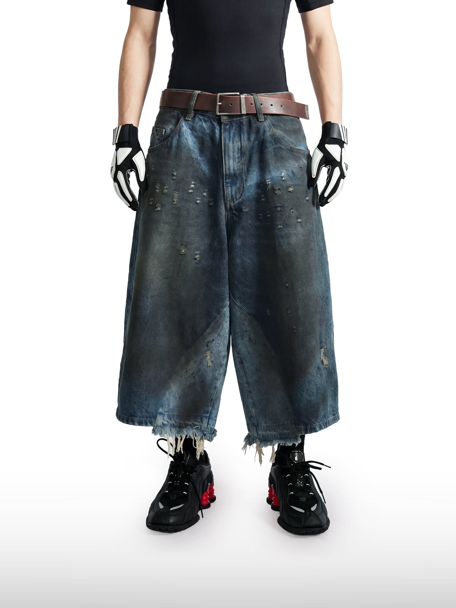 Shorts in denim distressed a gamba larga