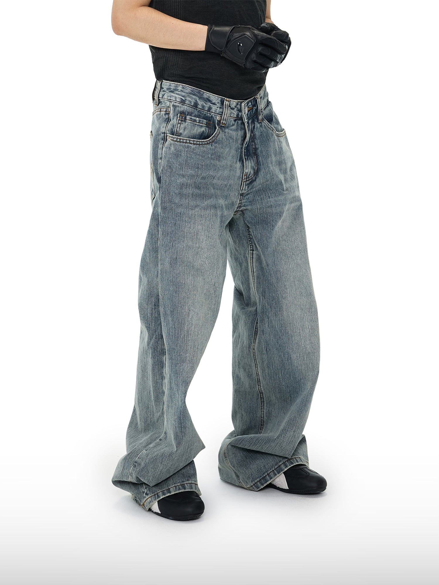 Oversized Faded Jeans