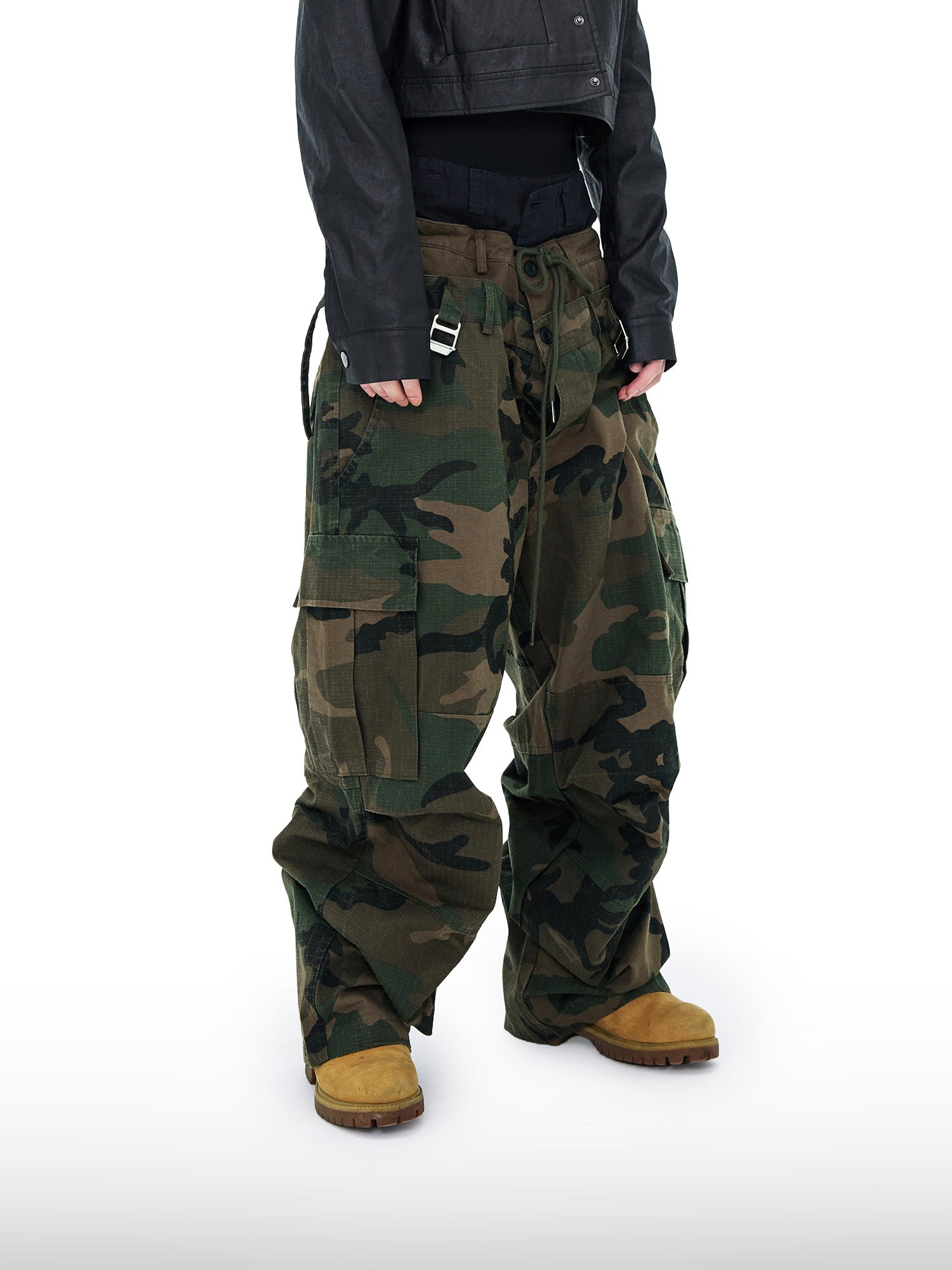 Pantaloni mimetici a vita tripla