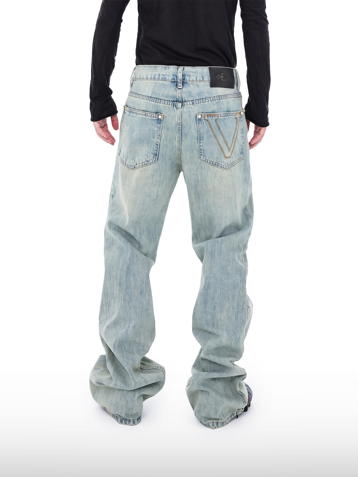 Jeans larghi impilati