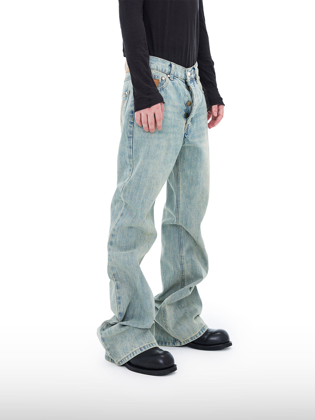 Jeans larghi impilati