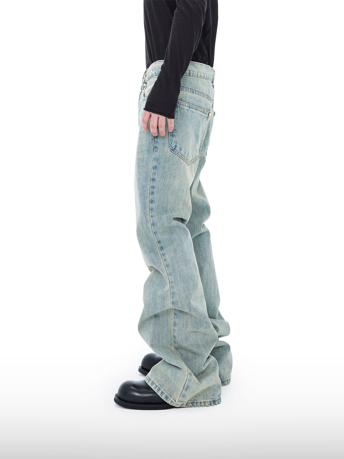 Jeans larghi impilati