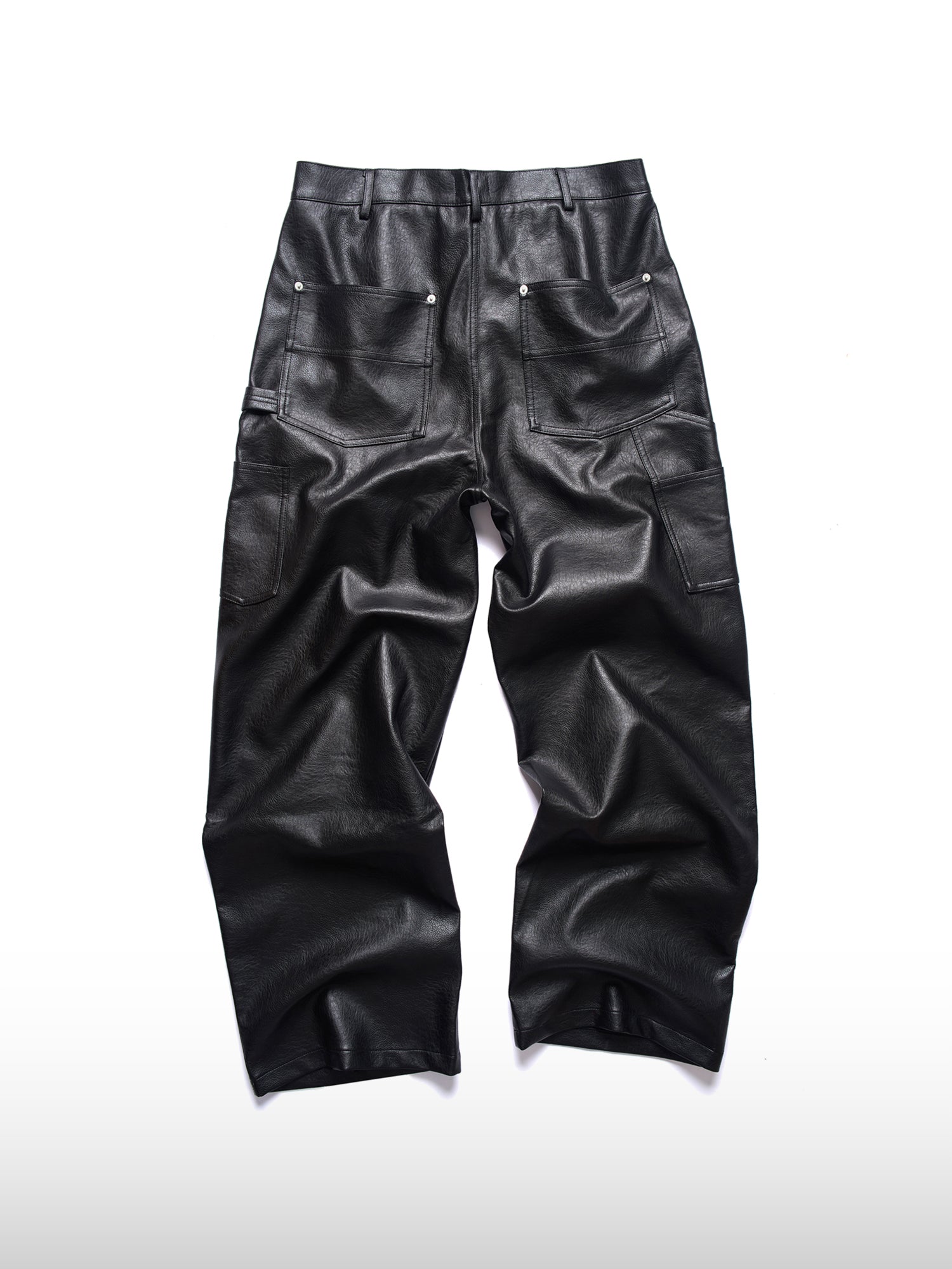 Pantaloni in pelle borchiati
