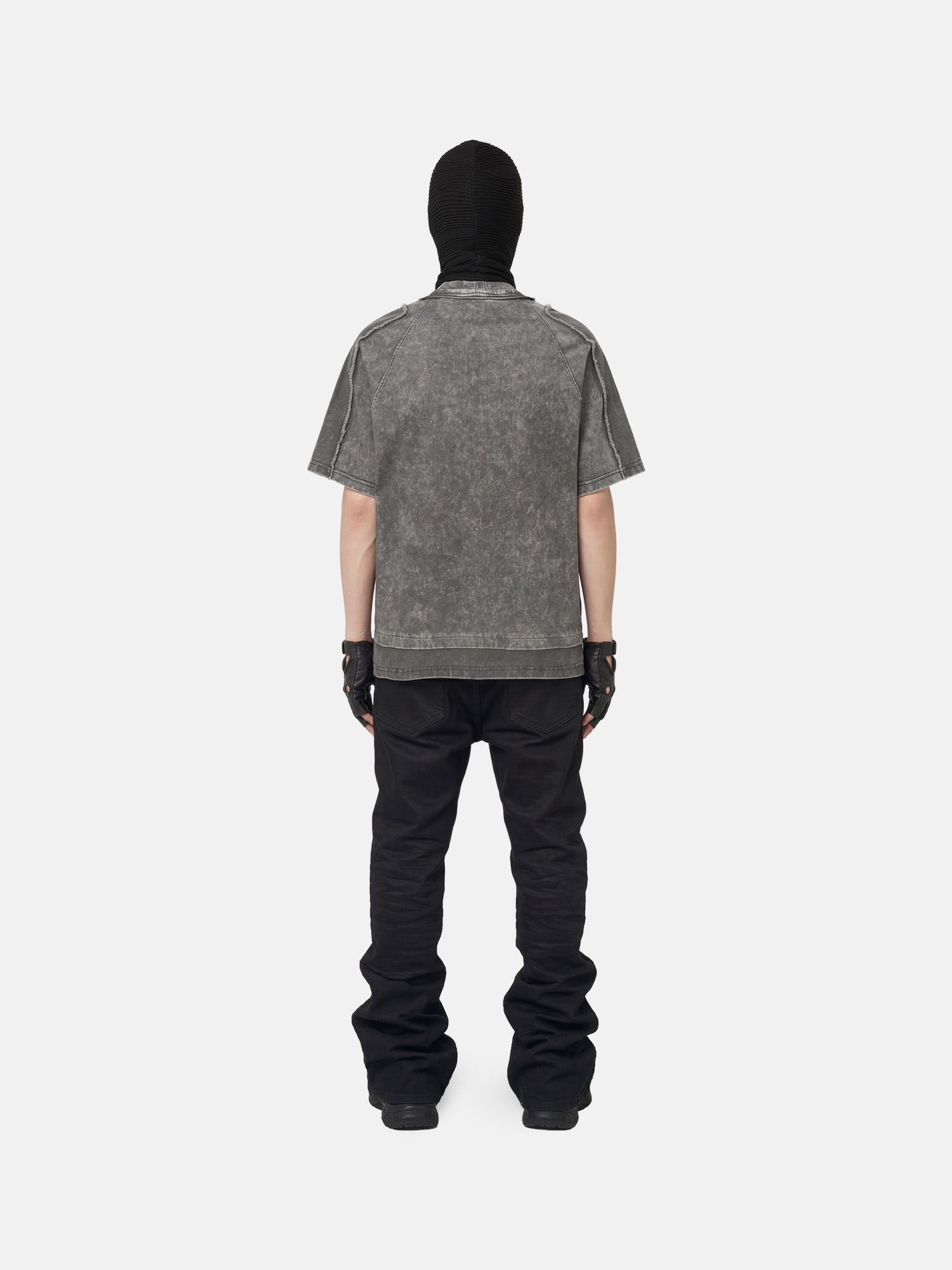 T-Shirt con Frammento di Graffito